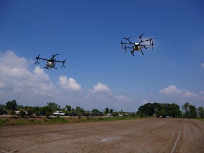 4 ドロンでの農薬散布デモンストレーション